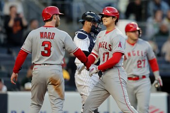 Shohei Ohtani festeja en un