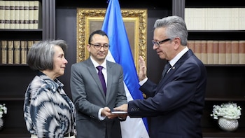 Canciller Mireya Agüero juramenta a