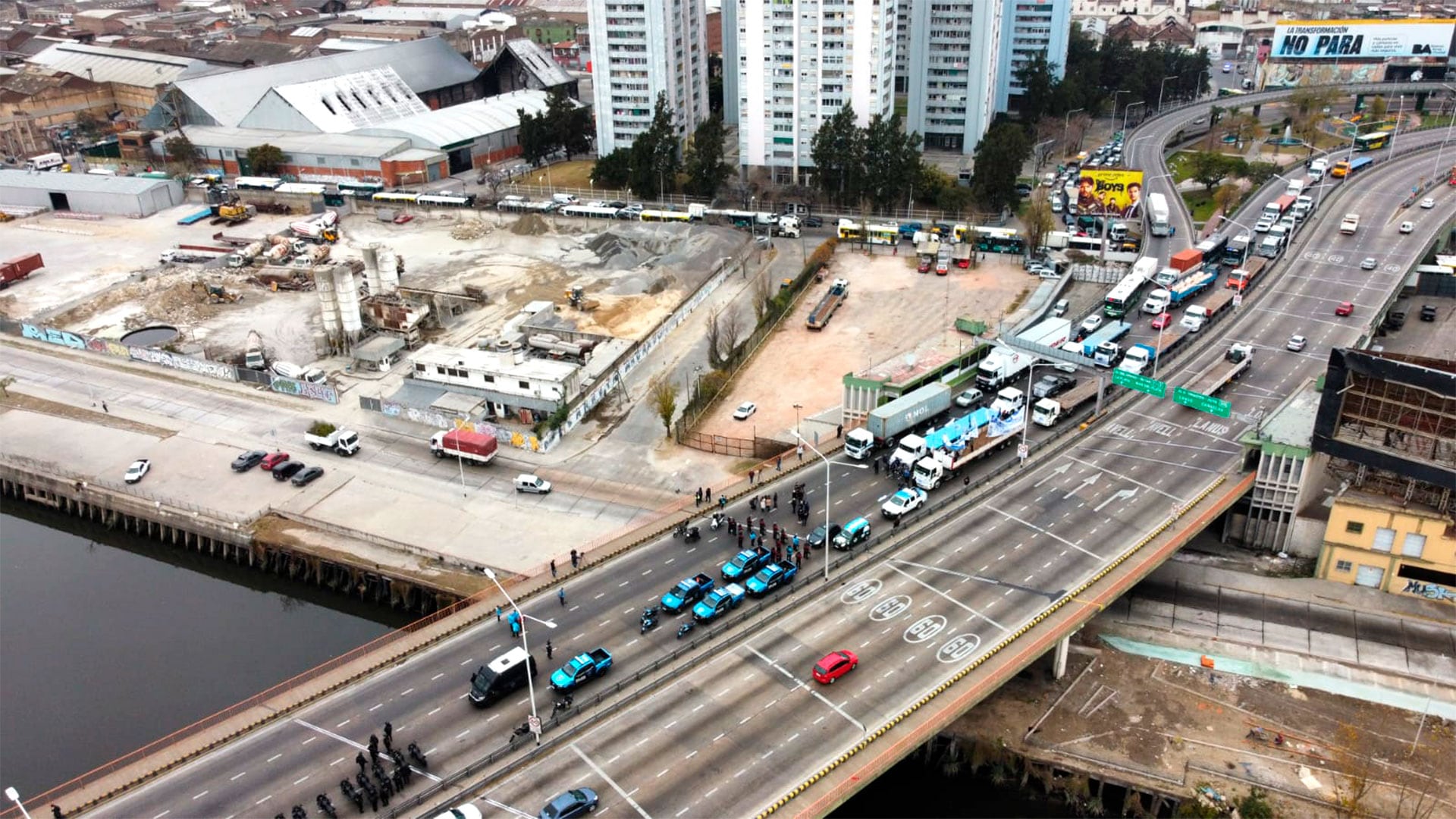 El Puente Pueyrredón conecta al conurbano bonaerense con el sur de la Ciudad de Buenos Aires (Foto: Franco Fafasuli)