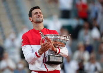 Nole se baña con el