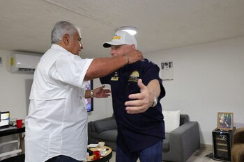 Después de sufragar, Mulino visitó