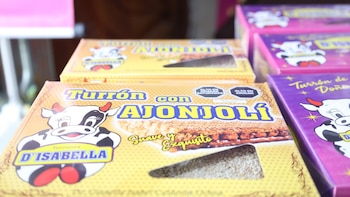 Comerciantes del Cercado de Lima ampliaron sus catálogos con opciones sin caramelos, frutos secos y menor carga de miel durante las celebraciones religiosas de octubre| Foto: Carlos Díaz (Infobae Perú)