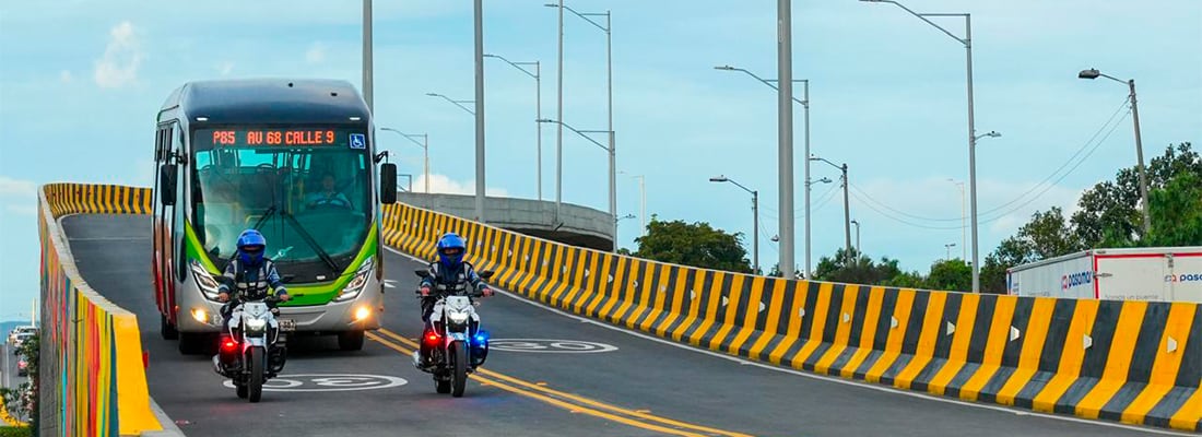 Transmilenio en ciclovía nocturna en diciembre en Bogotá - crédito TransMilenio