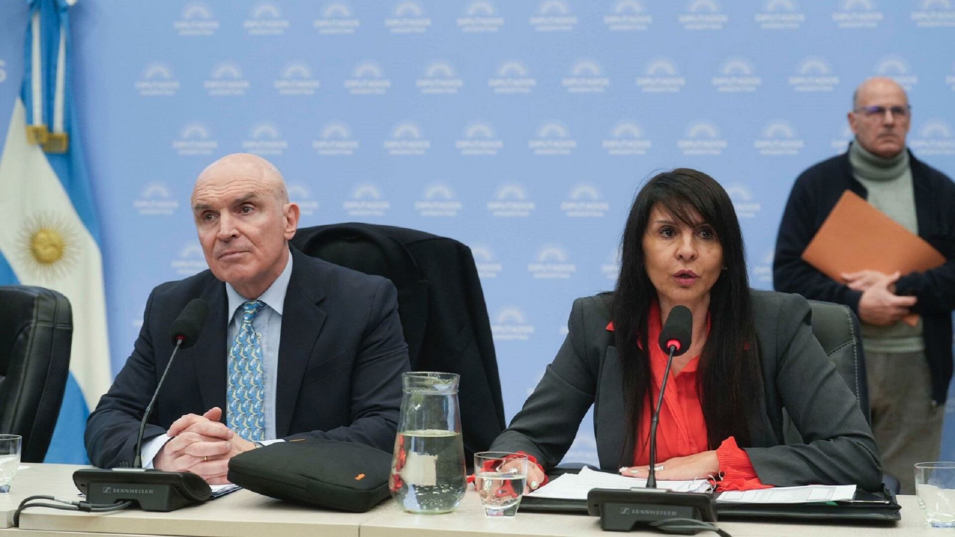 Lorena Villaverde junto al diputado José Luis Espert, investigado por su relación con Fred Machado