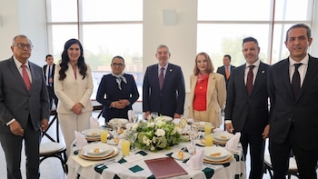 Rosa Icela Rodríguez y Laura