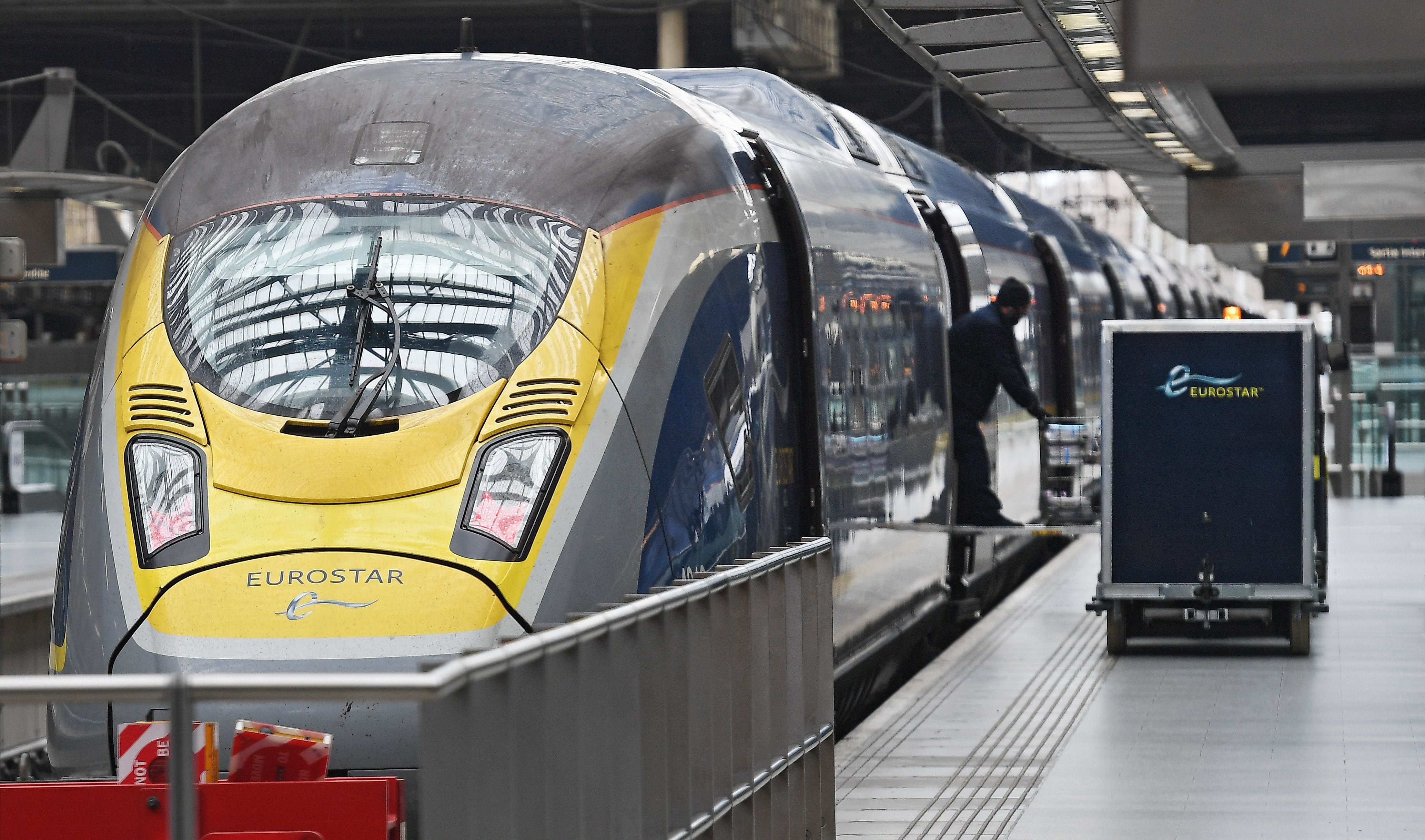 Los trenes de Eurostar ya no permiten sándwiches de jamón ni queso a los pasajeros a Reino Unido: se trata de un problema de salud pública (EFE/ Andy Rain/Archivo)