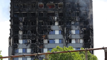 La Policía británica señala a 20 entidades y más de 50 personas por el incendio de la Torre Grenfell de 2017
