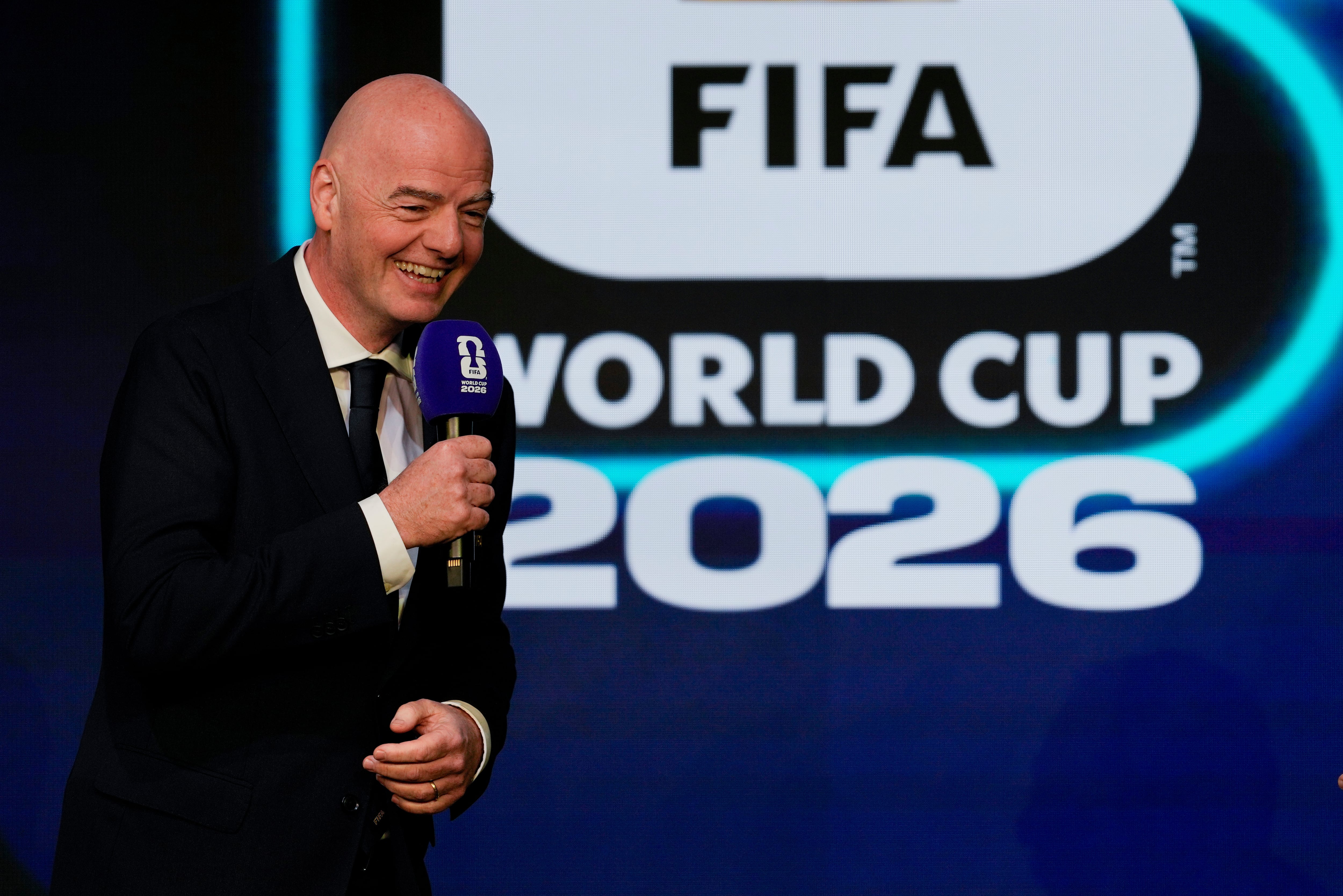 El presidente de la FIFA, Gianni Infantino, habla durante la revelación del calendario de juegos para la Copa Mundial de fútbol de 2026 en Washington, el sábado 6 de diciembre de 2025. (AP Photo/Chris Carlson)