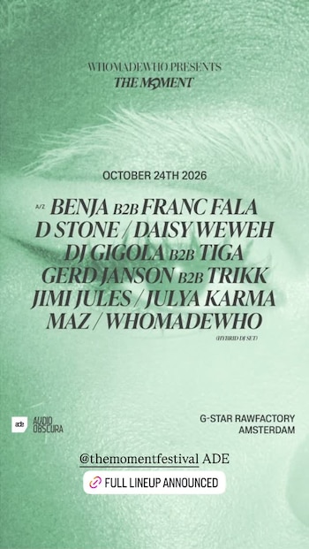Póster verde con texto negro que anuncia The Moment, fecha 24 de octubre de 2026, sede G-Star Rawfactory Amsterdam y lista de artistas, logos de ADE y Audio Obscura