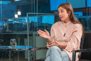 "Sebastián viaja mucho por laburo,