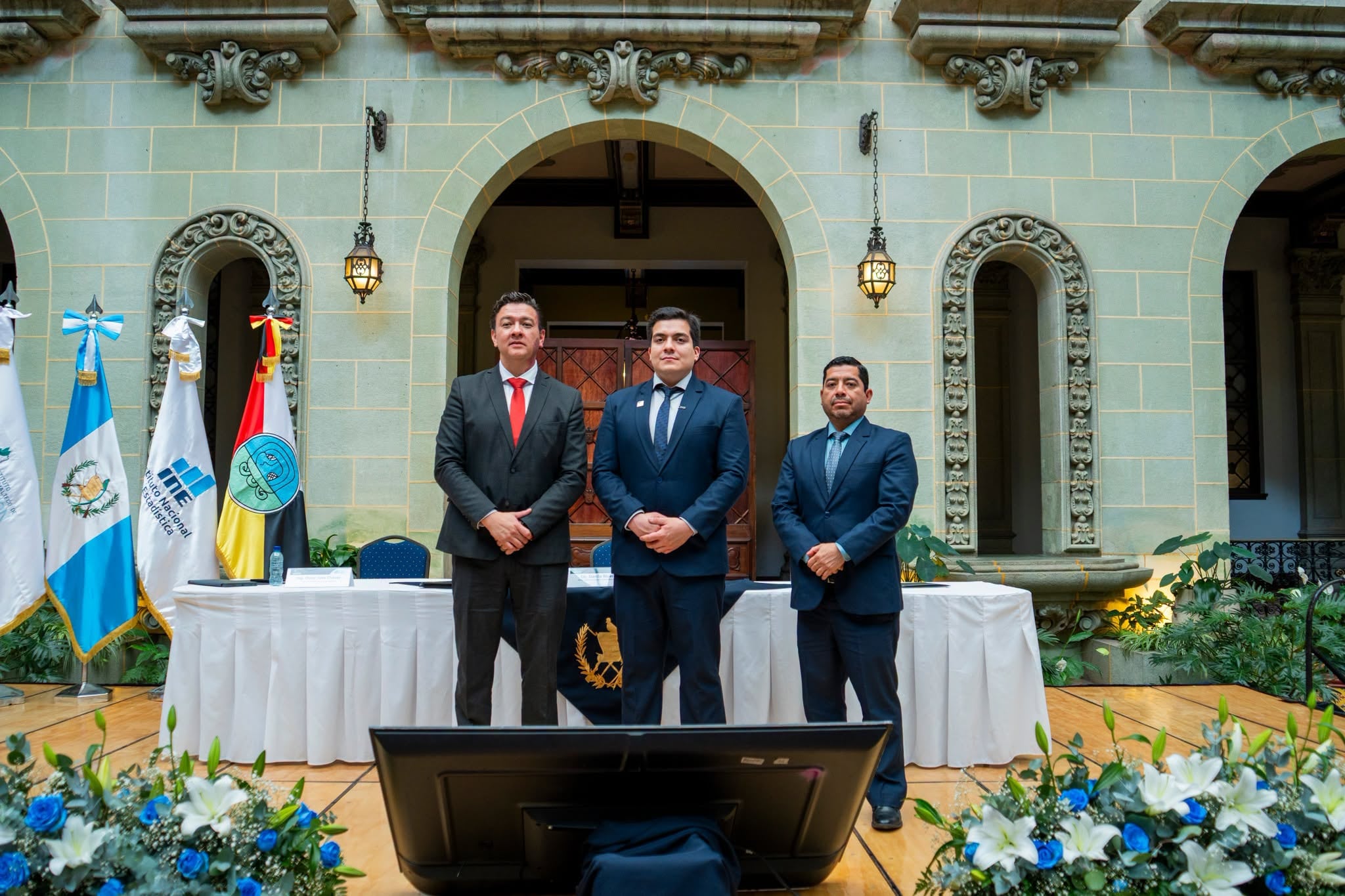 El Instituto Nacional de Estadística estimó que 411.269 guatemaltecos emigraron al extranjero desde 2018. (INE Guatemala)
