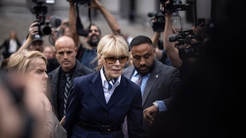 El Departamento de Justicia pone la mira sobre E. Jean Carroll por sus demandas contra Trump