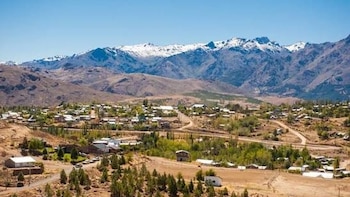 Tragedia en Neuquén: un joven perdió el control del vehículo, cayó 50 metros por un barranco y murió