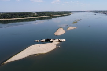 El nivel histórico más bajo del río Danubio reveló naufragios de la Segunda Guerra Mundial y fósiles