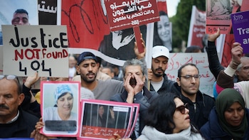 Cientos de personas protestan en