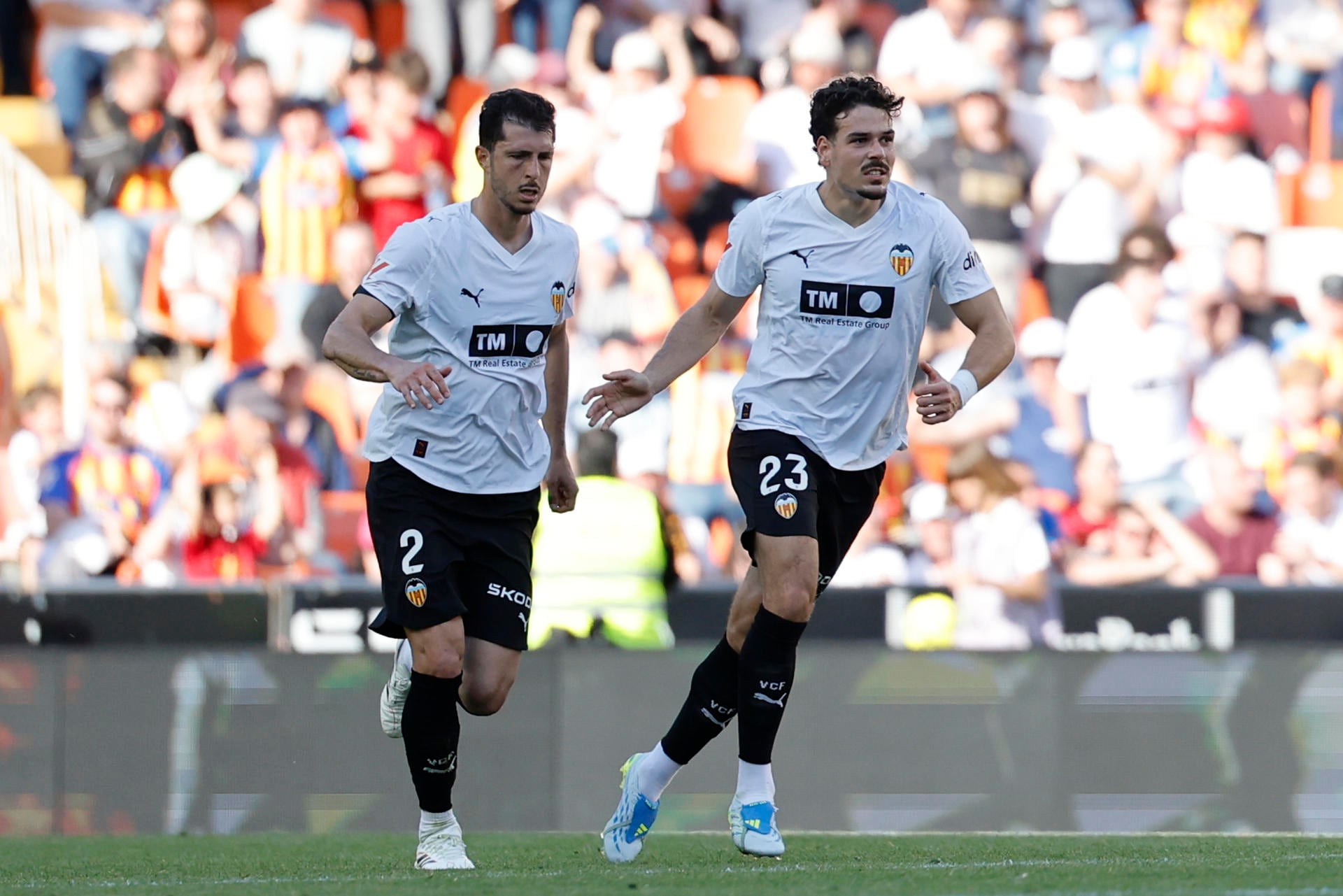 El mediocampista argentino marcó su primer tanto con el equipo valenciano (EFE/ Ana Escobar)