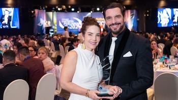 Ismael La Rosa y Virna Flores ganan el Premio Empresa Peruana del Año: “La educación transforma vidas”