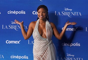 La actriz Halle Bailey posa