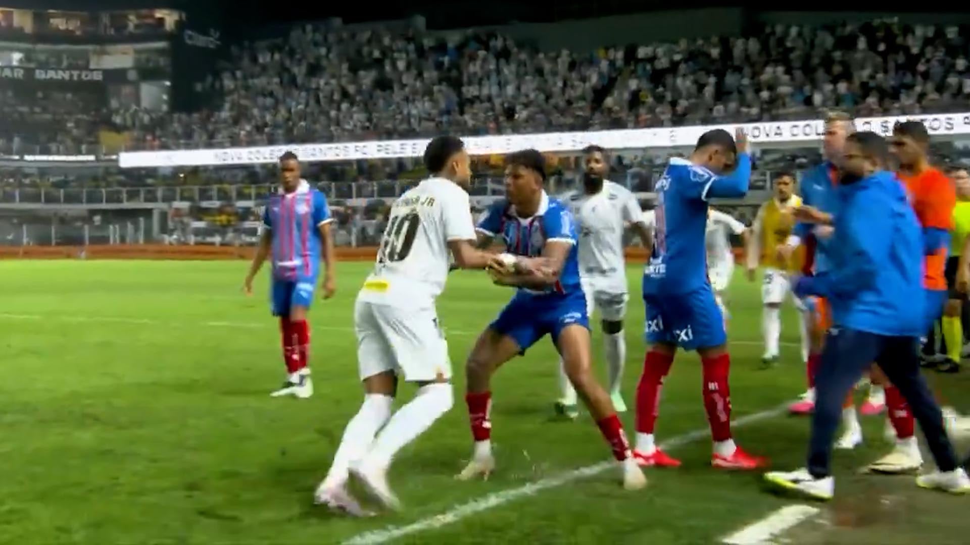 Neymar fue contenido por rivales y compañeros