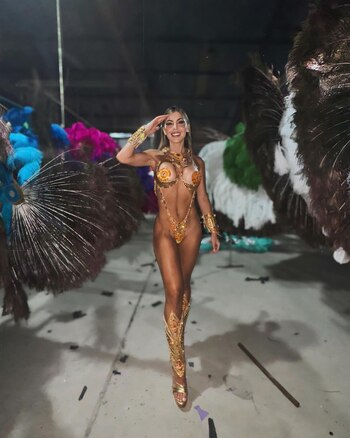 La esposa de Lisandro Martinez