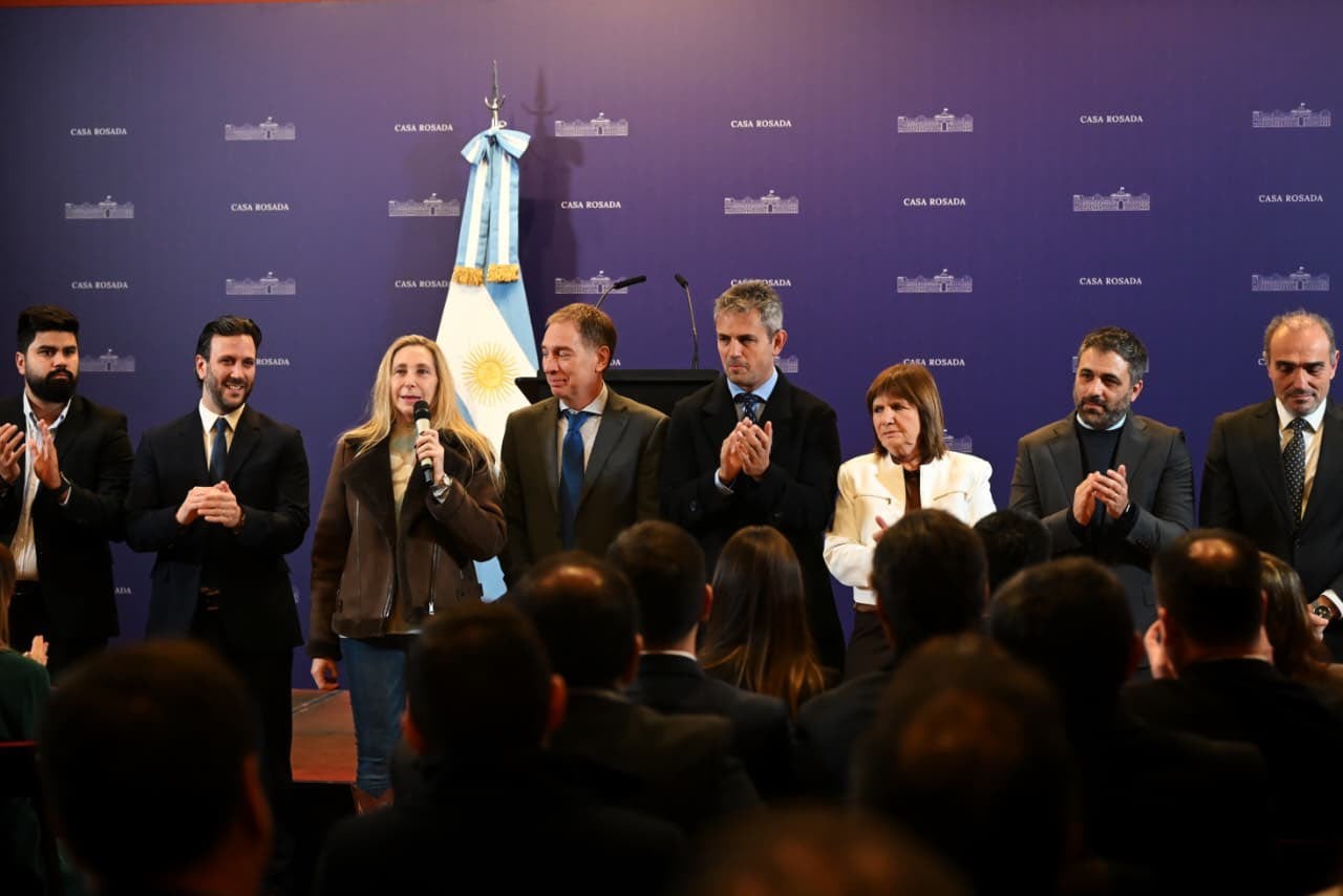 La foto que difundieron desde el oficialismo, para destacar el empoderamiento que tuvo Karina Milei