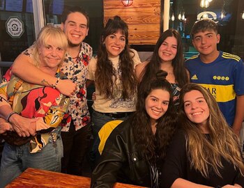 Arriba, de izquierda a derecha: