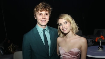 Emma Roberts y Evan Peters se reencuentran en una presentación de ‘American Horror Story’ tras romper su compromiso hace siete años