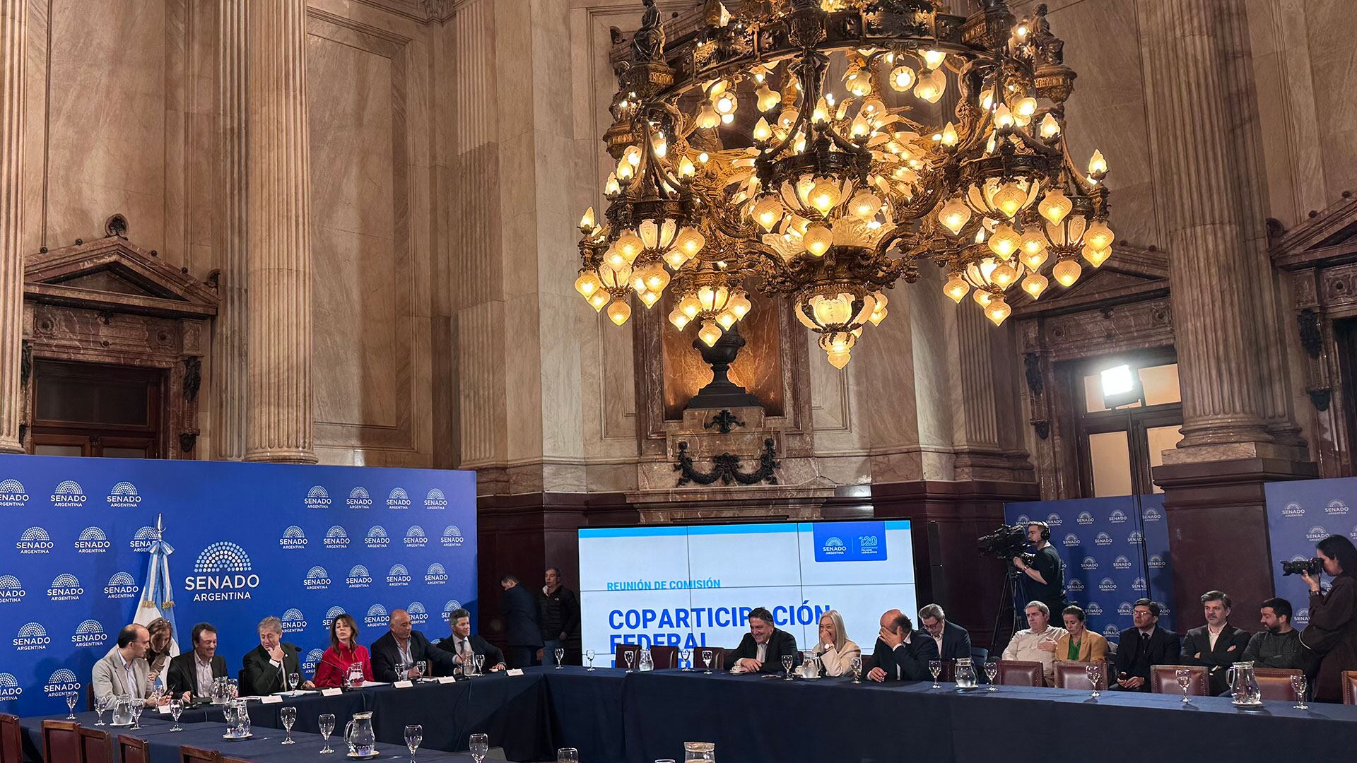 La reunión se realizó en el Salón Azul del Senado