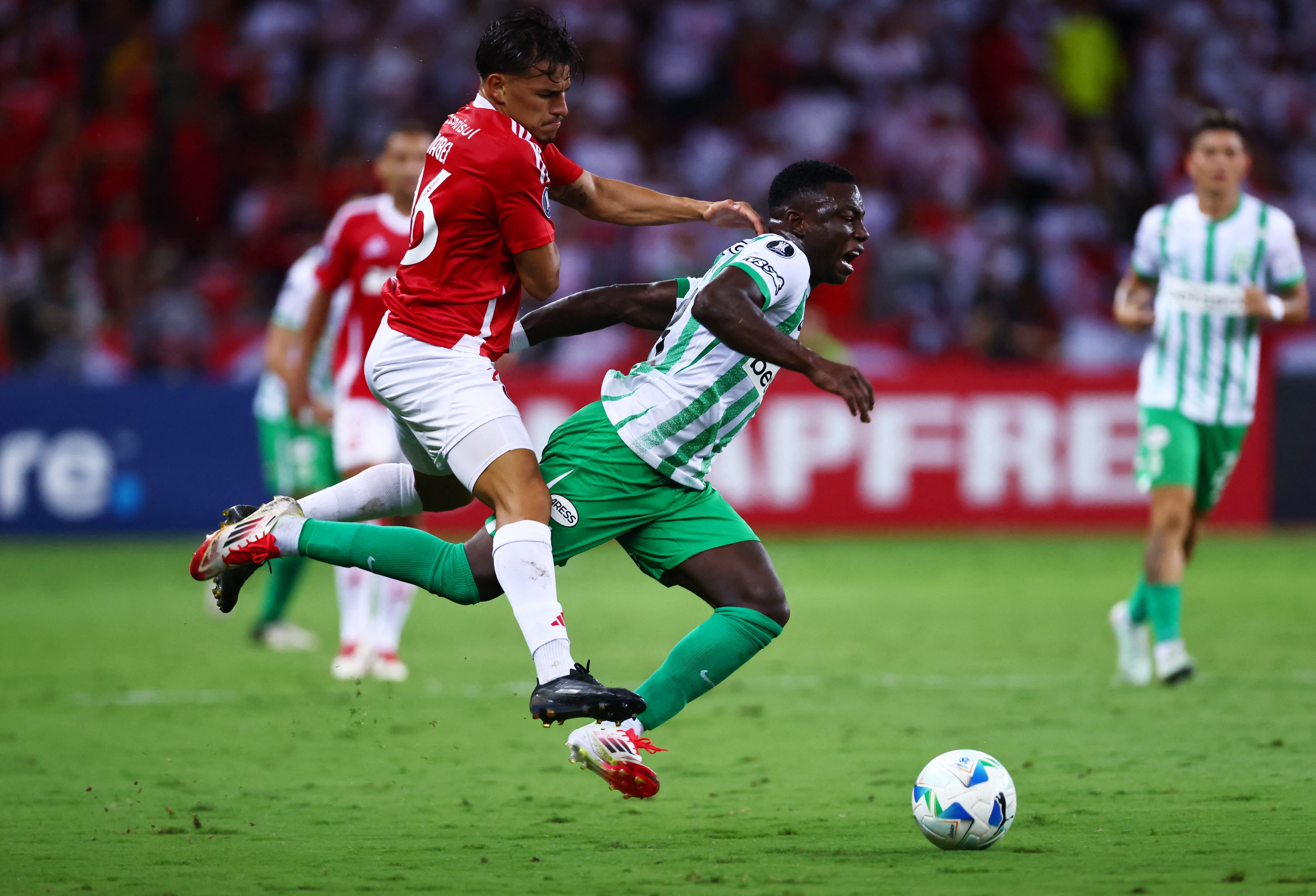 Atlético Nacional recibe en Medellín al Inter de Porto Alegre en la Copa Libertadores, con la urgencia de ganar - crédito Diego Vara/REUTERS
