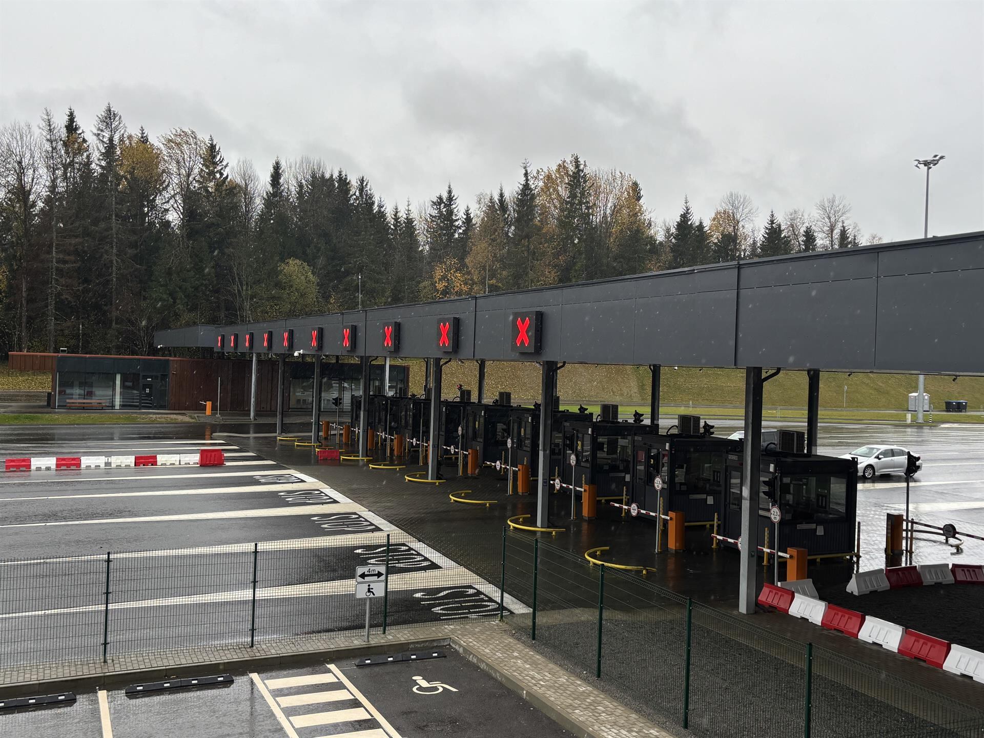 Lituania oficializó el cierre de su frontera con Bielorrusia por los globos con contrabando