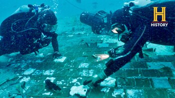 Exploradores submarinos recogen partes del