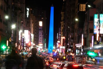 El Obelisco se iluminó de