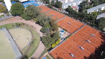 Vélez y su apuesta histórica por el tenis: un semillero para todas las edades en el corazón de Buenos Aires