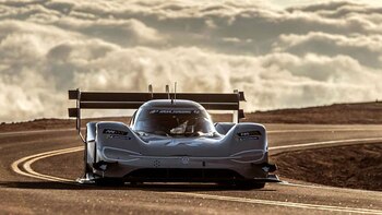 El Volkswagen ID R, conducido