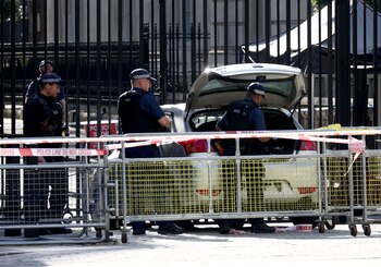 La policía inspeccionó el vehículo