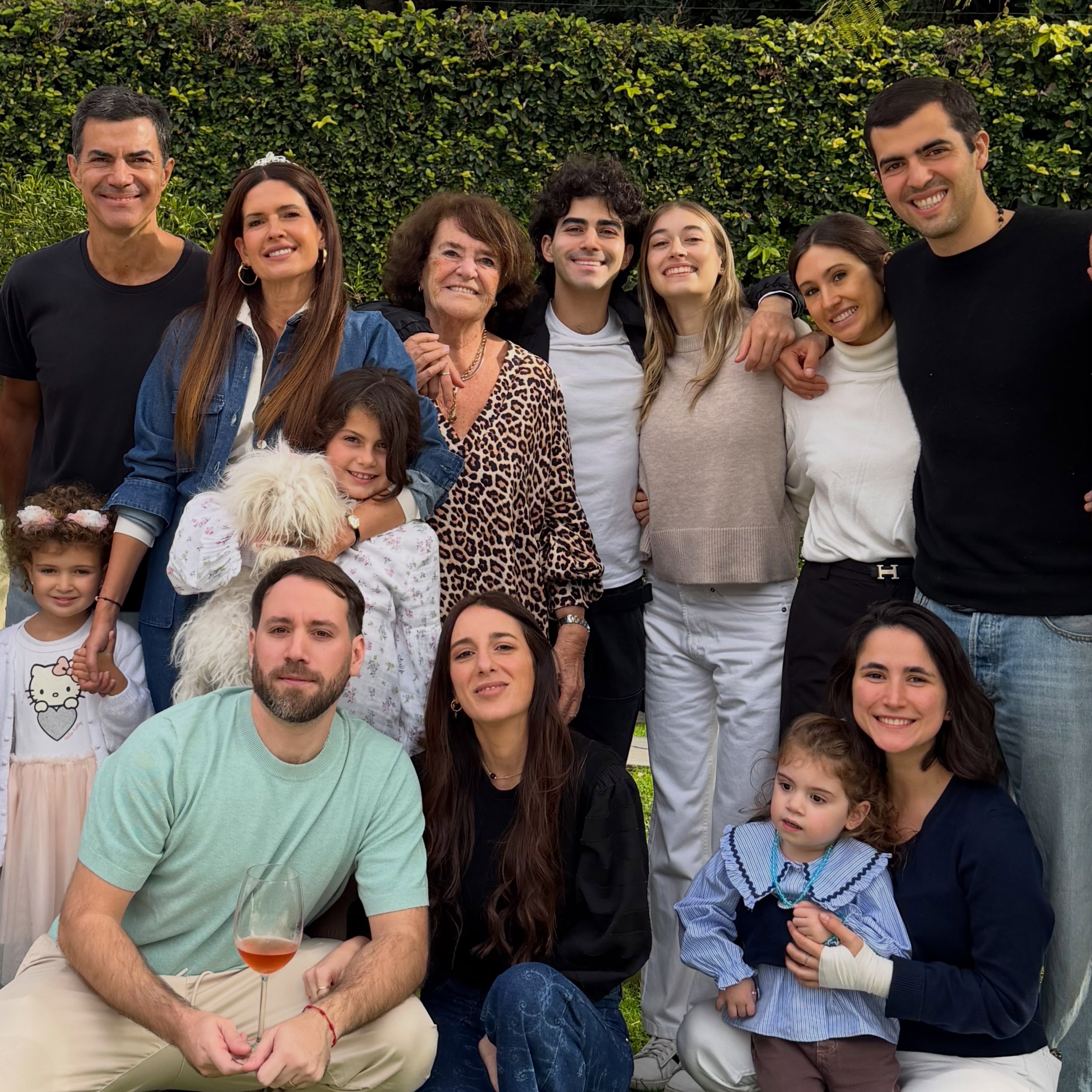 Macedo posó sonriente junto a su familia en la celebración de su cumpleaños 51 (Instagram)