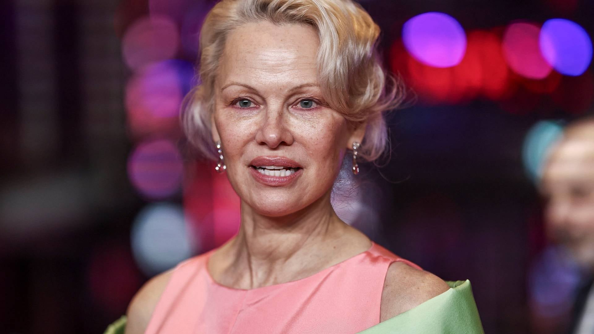 Pamela Anderson contó en la gala de amfAR en Venecia cómo superó la hepatitis C tras un diagnóstico recibido a fines de los años 90 (REUTERS/Nadja Wohlleben)