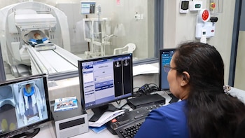 Cáncer y medicina nuclear: dos hospitales de EsSalud refuerzan el control de calidad de sus equipos