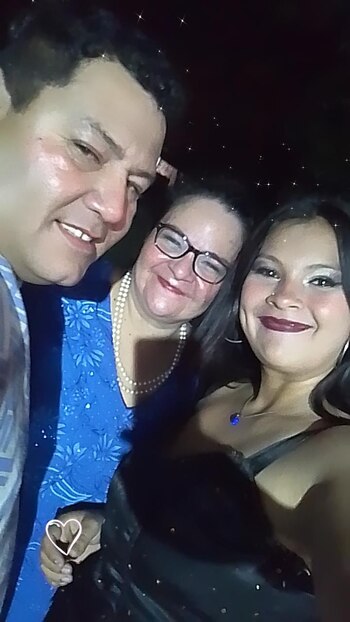 Julieta con sus padres