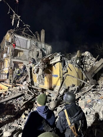 Edificio residencial destruido por misiles