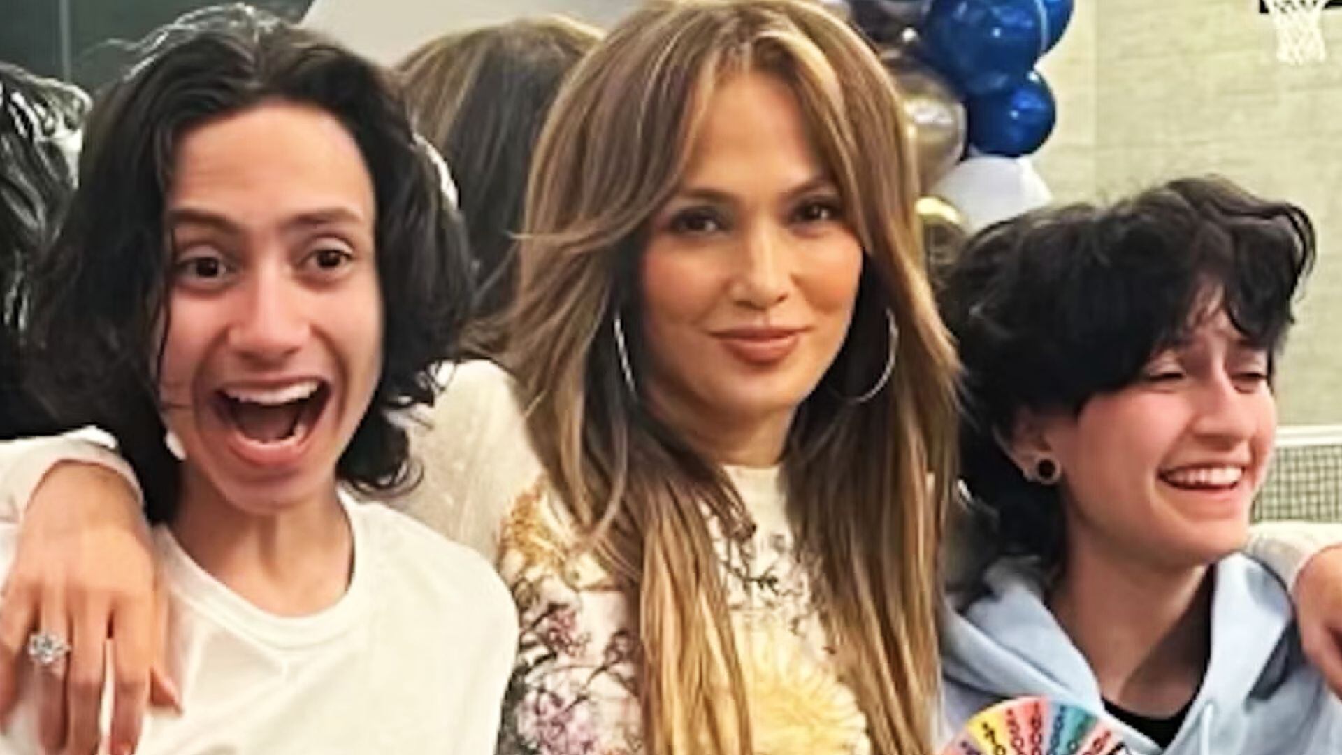 Jennifer Lopez afirmó que se sintió desesperada tras convertirse en madre soltera.(Instagram/@jlo)