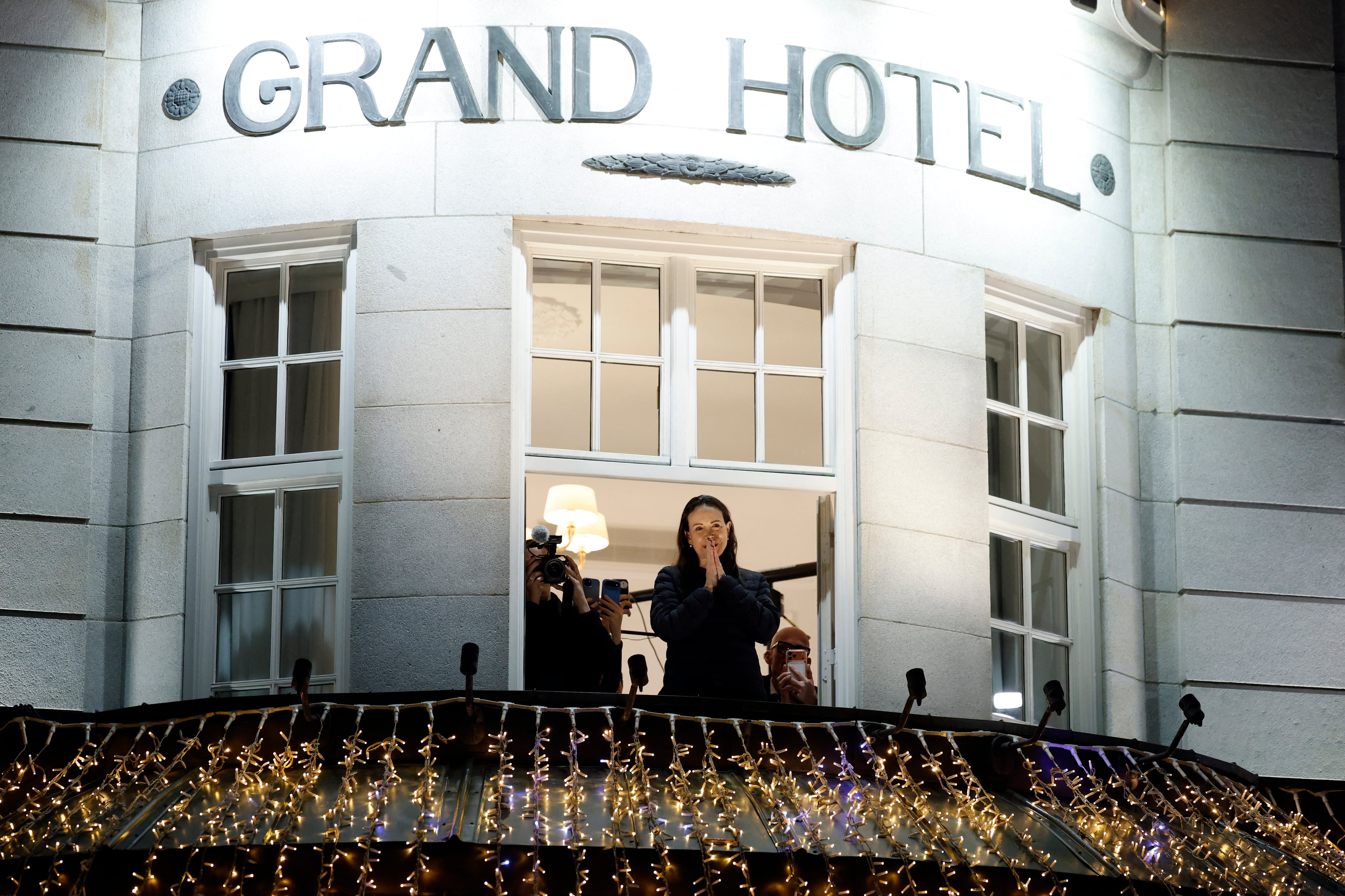 “Estoy aquí porque muchos hombres y mujeres arriesgaron sus vidas”, declaró la líder opositora venezolana (AFP)