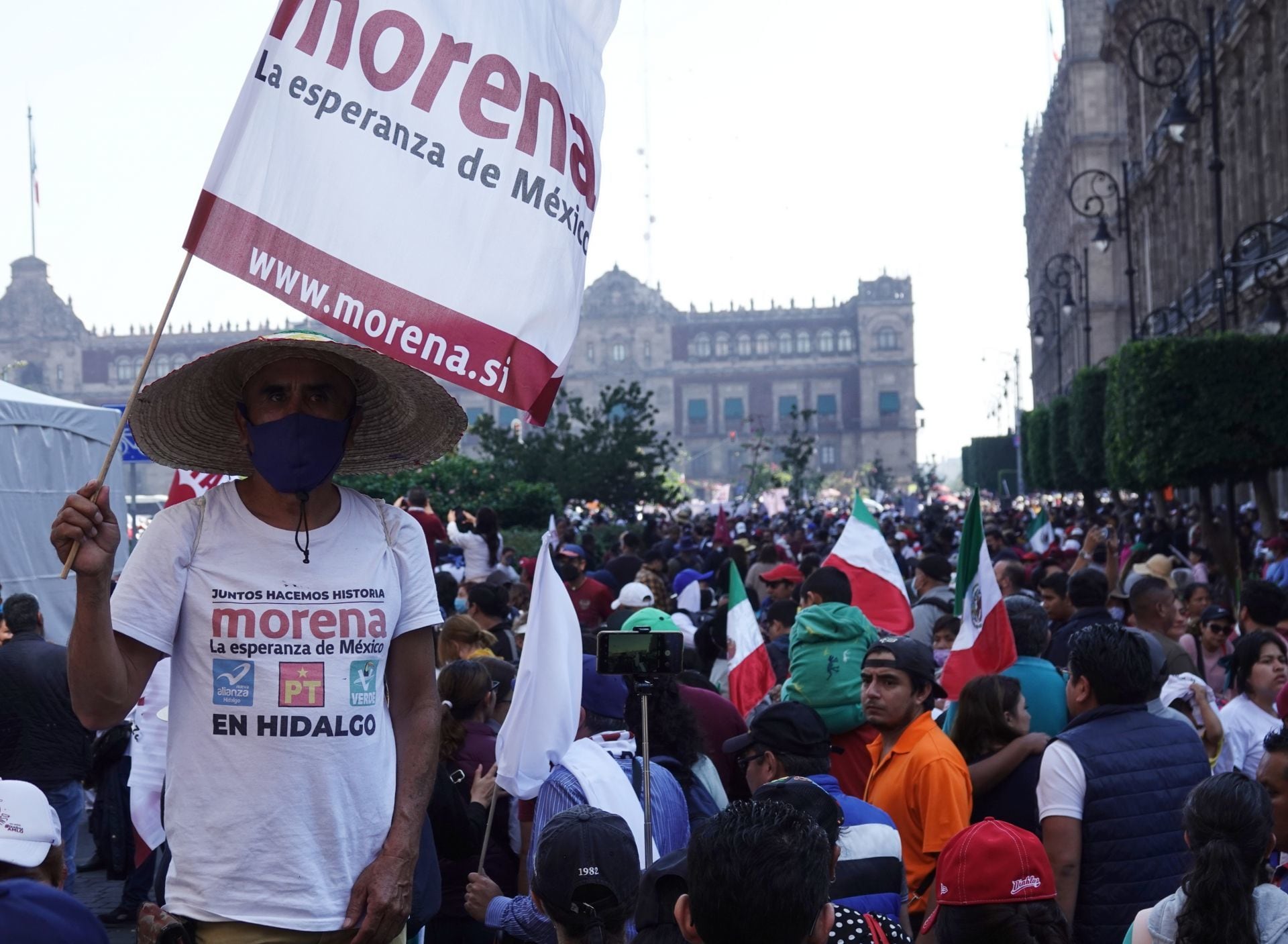 La propuesta modificó los artículos 82, 116 y 122 de la Constitución para fijar el mismo criterio en Presidencia, gubernaturas y Jefatura de Gobierno de CDMX.
Foto:
Cuartoscuro