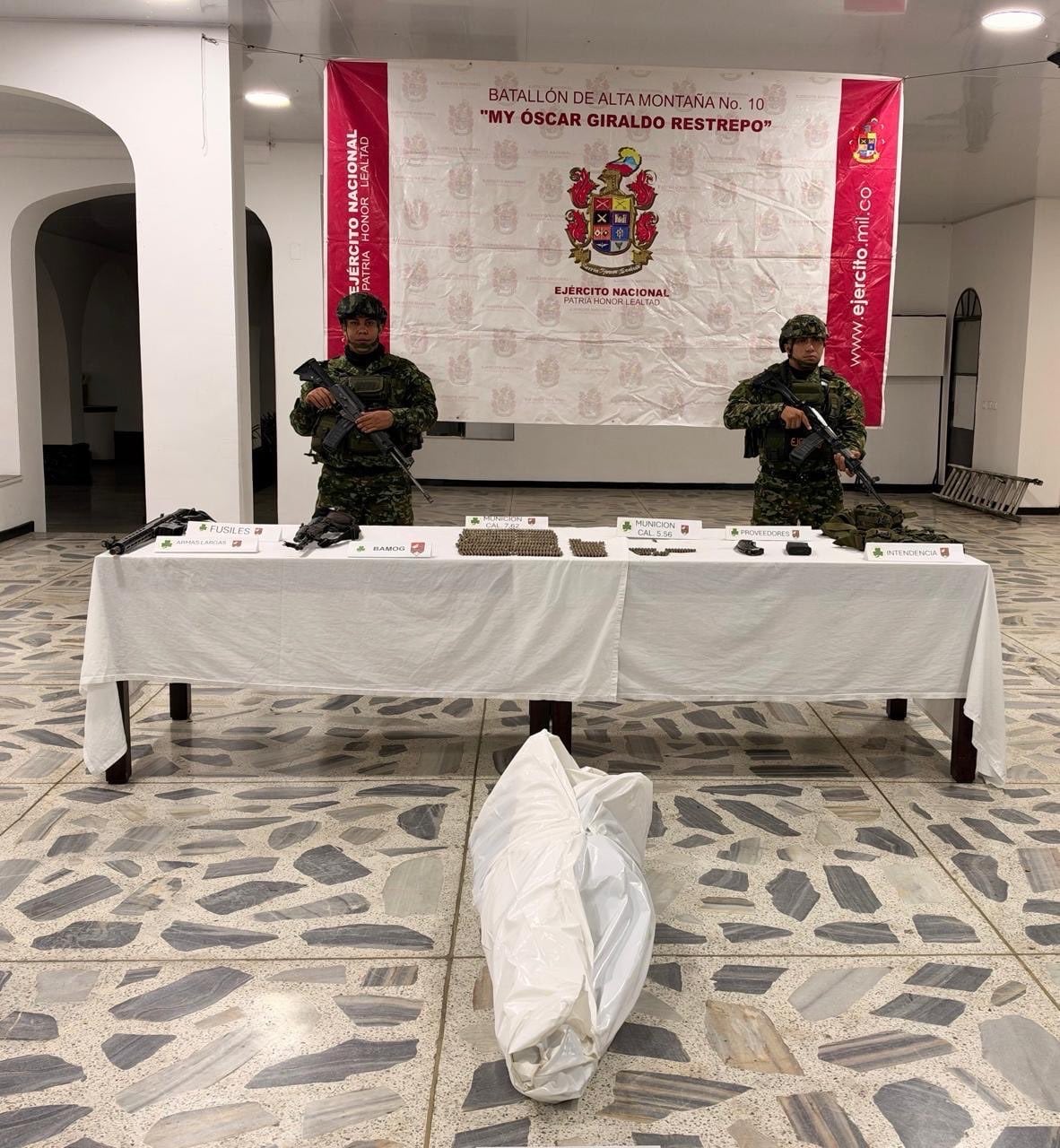 En Monteloro, Tuluá (Valle del Cauca), tropas del Ejército Nacional, con apoyo de la Fuerza Aérea, abatieron a un integrante del frente 57 Yair Bermúdez de las disidencias de las Farc; esta fue la imagen que causó el comentario de Jota Pe Hernández - crédito @ABDELAESPRIELLA/X