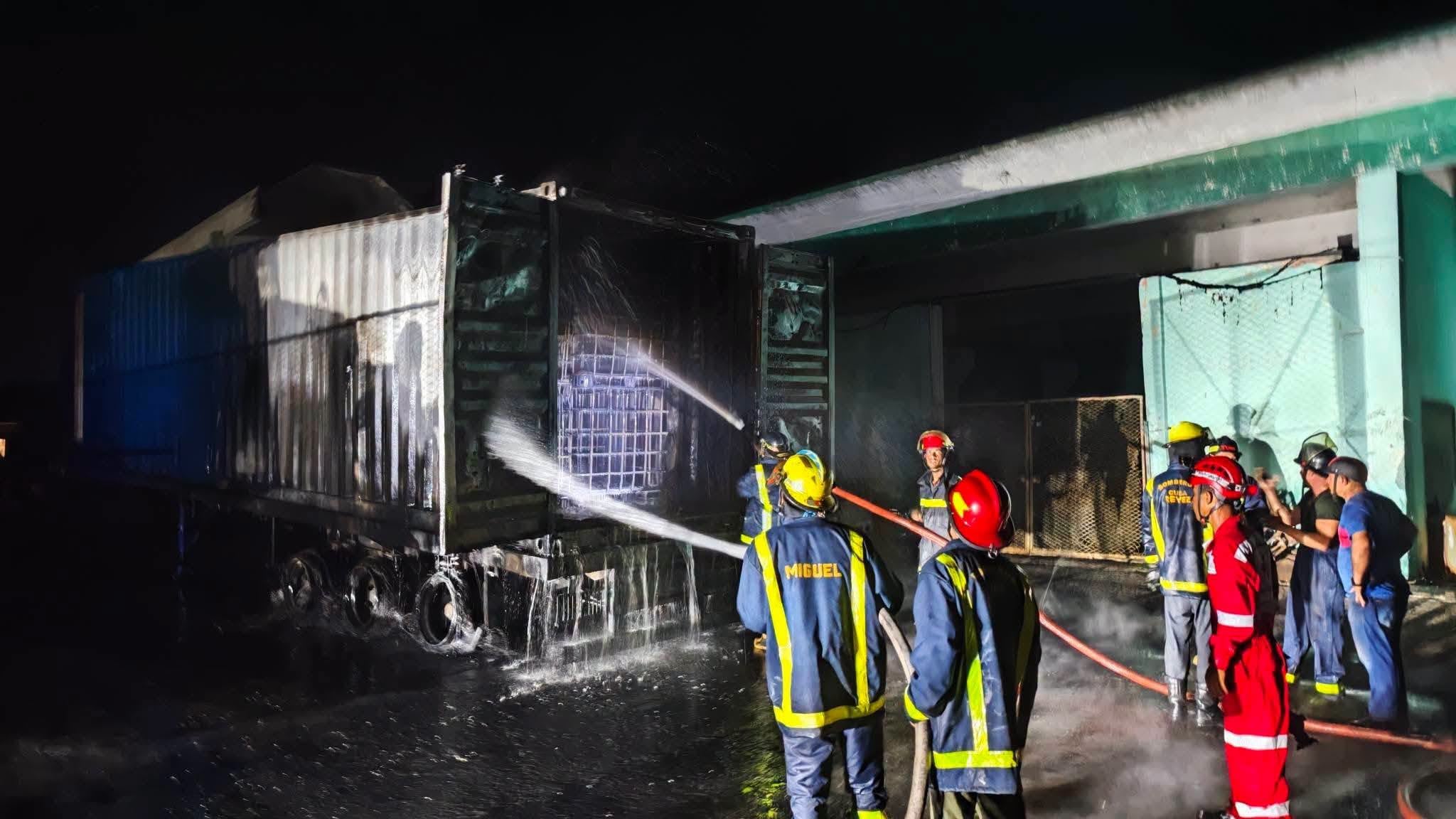 Una explosión de combustible en el Taller T-22 de Azutecnia en Manzanillo dejó un saldo de cinco personas heridas. (Foto: CNC TV Granma)