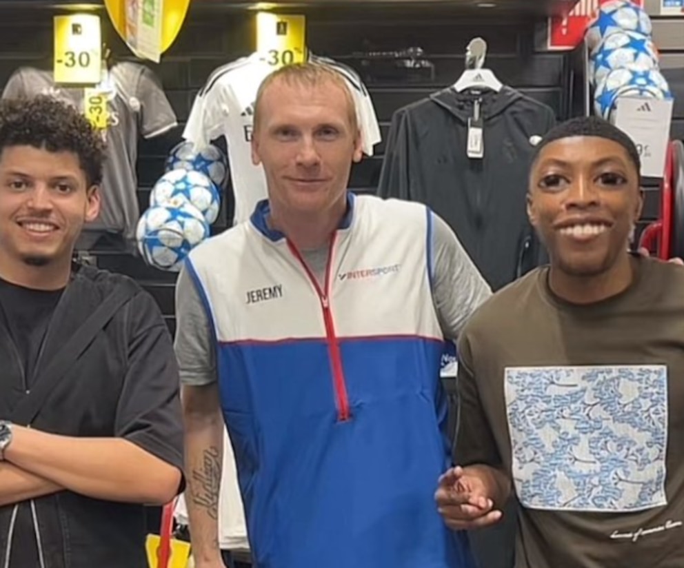 Ganó 10 títulos con Messi en Barcelona, sufrió depresión y su vida cambió al trabajar en una tienda deportiva: “Necesitaba salir de casa” Ganó 10 títulos con Messi en Barcelona, sufrió depresión y su vida cambió al trabajar en una tienda deportiva: “Necesitaba salir de casa”