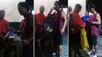 Ronaldinho firmó camisetas, gorras y