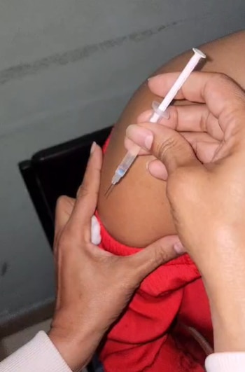 El Certificado Internacional de Vacunación contra la Fiebre Amarilla se entrega tras la dosis y puede ser exigido por autoridades migratorias.