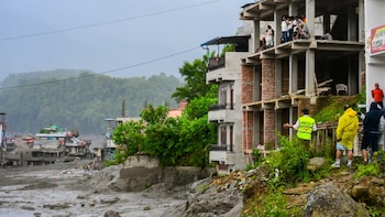 EEUU entregará unos 430.000 euros en "asistencia" tras la "devastadora" riada en la frontera entre Nepal y China