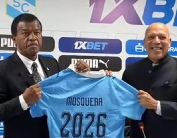 Julio César Uribe le dio la bienvenida a Roberto Mosquera en su regreso como DT de Sporting Cristal. - captura: Cristal TV
